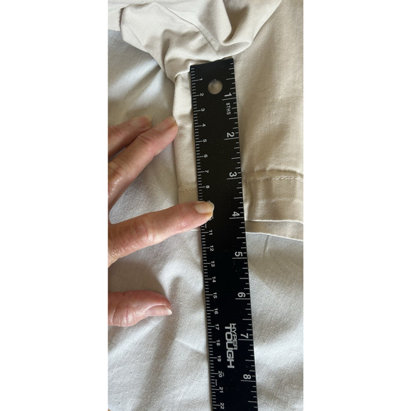 Crown & Ivy Caroline Size 4P Tan Flat Front Shorts - Picture 6 of 6